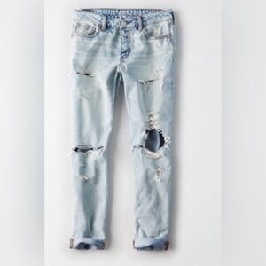 American Eagle Tomgirl distressed jean
